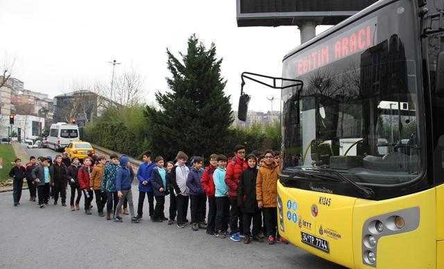 'Evden Okula Güvenli Yolculuk'  projesi ile Öğrencilere toplu taşıma adabı öğretildi