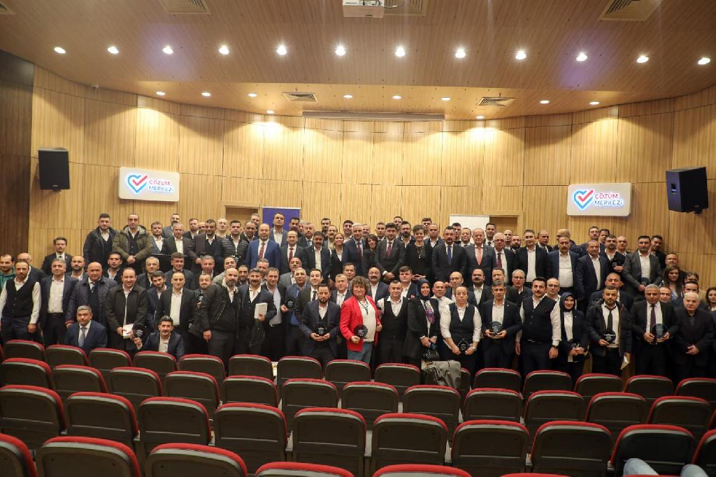 BAŞARI PLAKETLERİ SAHİPLERİNİ BULDU